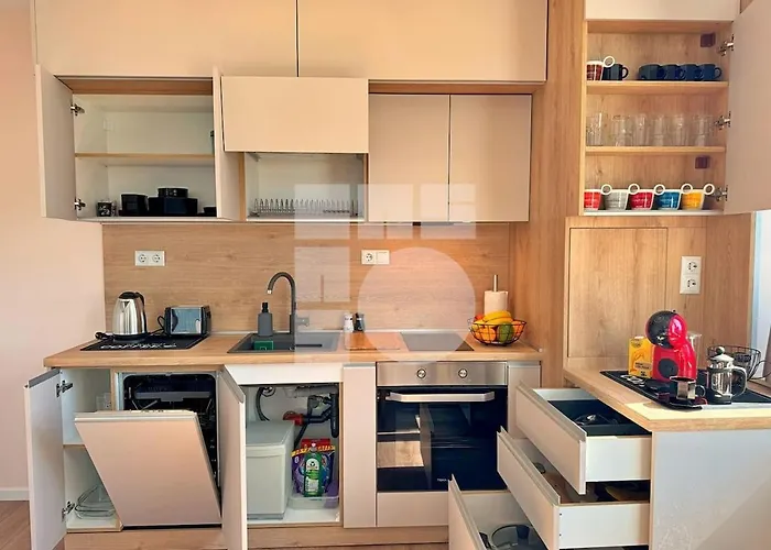 Apartment 1br Sea Garden Prime With View & Parking *